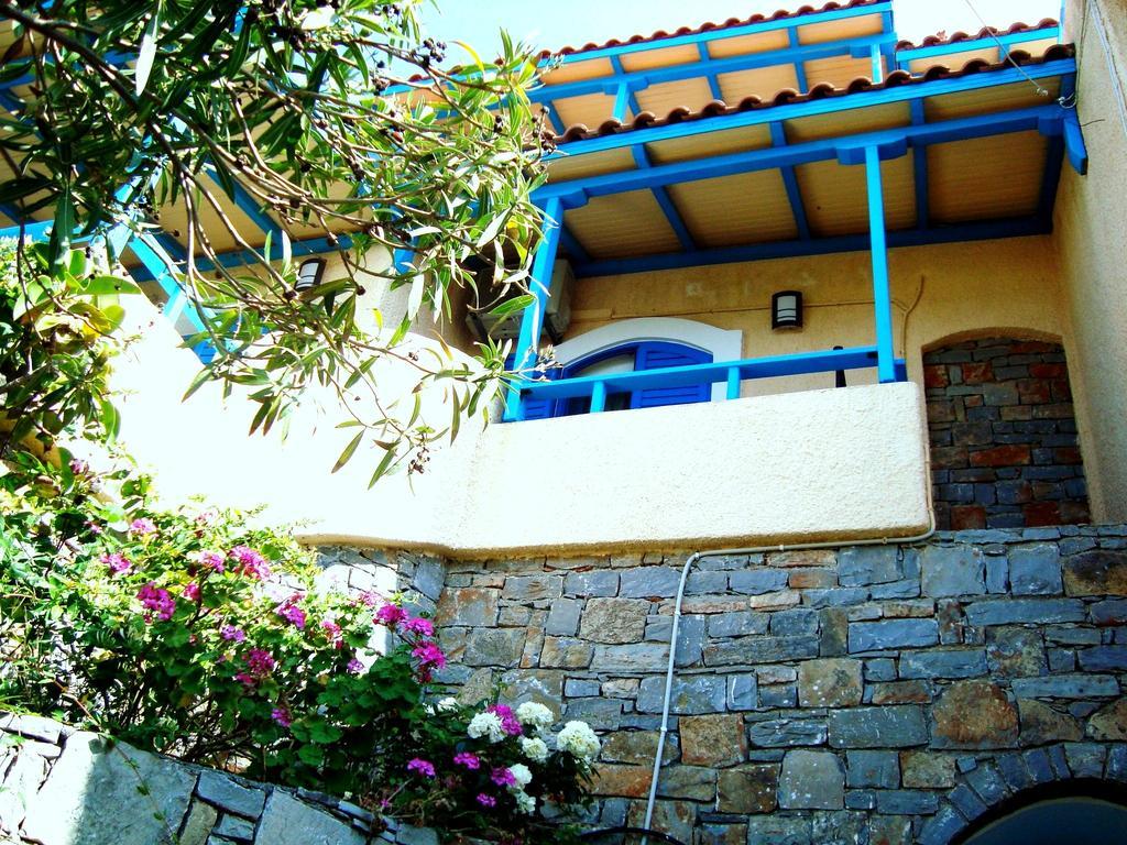 Corina Apartments Sitia  Buitenkant foto